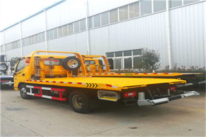 察哈尔右翼中旗附近拖车救援搭电